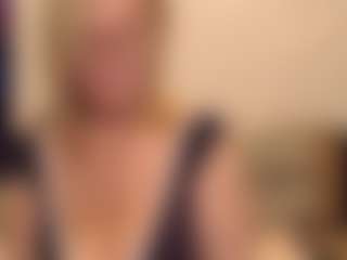 Live cam show with IlariaCetoi - Smoke on Camsoda