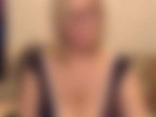 Live cam show with IlariaCetoi - Glasses on googirlz