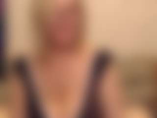 Live cam show with IlariaCetoi - Granny on studioflirtlive.com