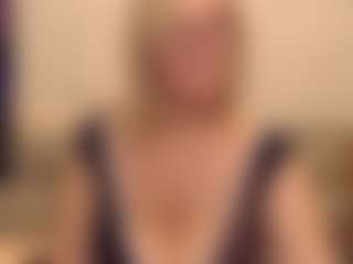 Live cam show with IlariaCetoi - Smoke on Camsoda