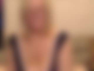 Live cam show with IlariaCetoi - MILF on Milfs Live