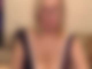 Live cam show with IlariaCetoi - Curvy on boobsie.com