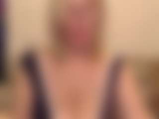 Live cam show with IlariaCetoi - Granny on xDating