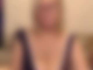 Live cam show with IlariaCetoi - Big Tits on TastyBlacksLive