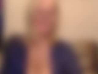 Live cam show with IlariaCetoi - Blowjob on CamwithHer