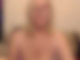Live cam show with IlariaCetoi - Smoke on Sex Cam Show