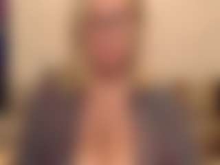 Live cam show with IlariaCetoi - BBW on Milfs Live