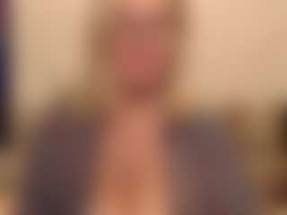 Live cam show with IlariaCetoi - Orgasm on Milfs Live