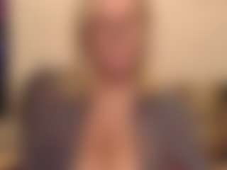 IlariaCetoi's Live Sex Cam Show