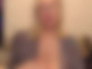 Live cam show with IlariaCetoi - Dildo on Milfs Live