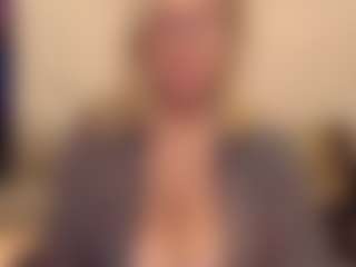 Live cam show with IlariaCetoi - Granny on livesuperchat.net