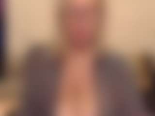 Live cam show with IlariaCetoi - Glasses on livesuperchat.net