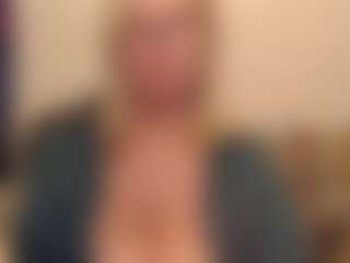 Live cam show with IlariaCetoi - Granny MILF on Fling VIP Chat