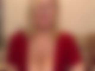 Live cam show with IlariaCetoi - Mature on SmokeAndPoke