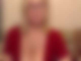 Live cam show with IlariaCetoi - Granny on https://playwithruby.com