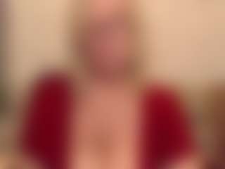 Live cam show with IlariaCetoi - Granny Lovense on Latina Girls
