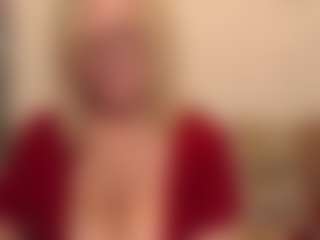 Live cam show with IlariaCetoi - Granny MILF on friskycurves.com
