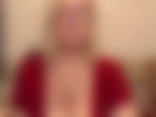 Live cam show with IlariaCetoi - Granny MILF on Gym Cam Girls