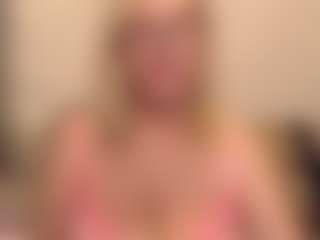 Live cam show with IlariaCetoi - Granny Dildo on Camming Site