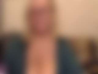 IlariaCetoi's Live Sex Cam Show