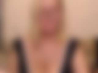Live cam show with IlariaCetoi - Granny Dildo on Livezox
