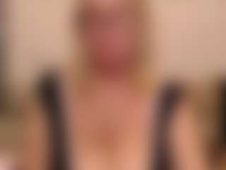 Live cam show with IlariaCetoi - Granny Dildo on ObeyMaria