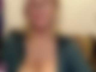Live cam show with IlariaCetoi - Granny Dildo on madthumbs