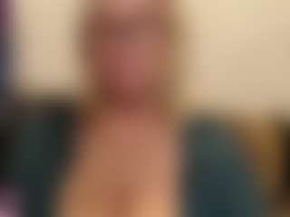 Live cam show with IlariaCetoi - Trimmed Granny on CSO-WL