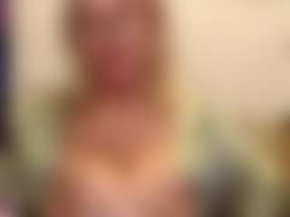 Live cam show with IlariaCetoi - Glasses on SxyPornLive