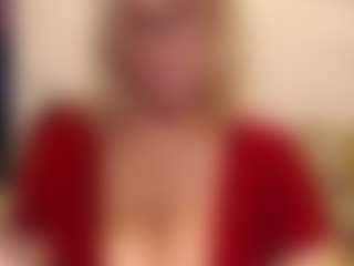Live cam show with IlariaCetoi - Mature MILF on Lustler