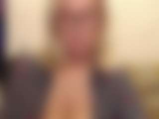 Live cam show with IlariaCetoi - Flashing on madthumbs