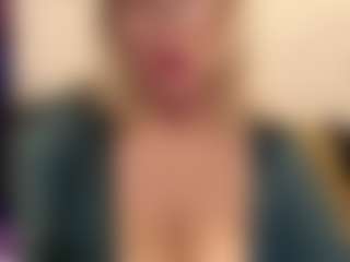Live cam show with IlariaCetoi - Interactivetoy Granny on https://playwithruby.com