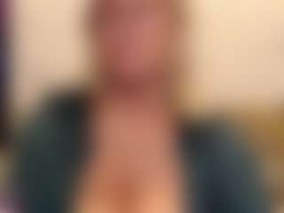 Live cam show with IlariaCetoi - Mature on Milfs Live