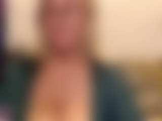 Live cam show with IlariaCetoi - Granny Big Tits on livesuperchat.net
