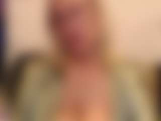 Live cam show with IlariaCetoi - Trimmed Granny on Camsoda