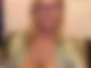 Live cam show with IlariaCetoi - Trimmed Granny on madthumbs
