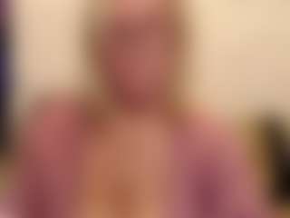 Live cam show with IlariaCetoi - Granny MILF on Camsoda