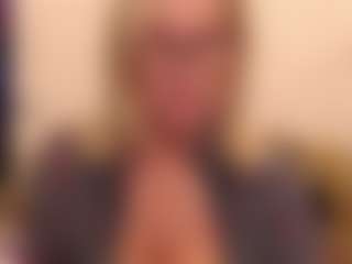Live cam show with IlariaCetoi - Glasses on Latina Girls