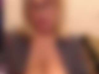 Live cam show with IlariaCetoi - Smoke on camtv