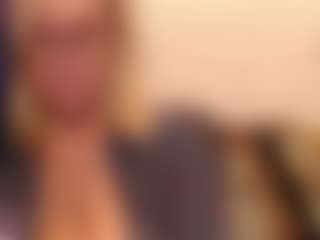 Live cam show with IlariaCetoi - Glasses on Adult Interactions