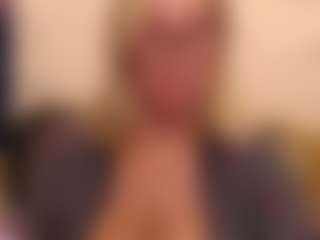 Live cam show with IlariaCetoi - Gamer MILF on Camsoda