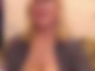 Live cam show with IlariaCetoi - Curvy MILF on pussylord.com