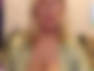 Live cam show with IlariaCetoi - Granny MILF on WildCum