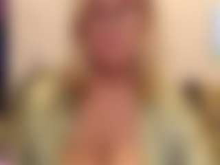Live cam show with IlariaCetoi - Green Eyes on WildCum