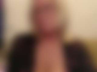 Live cam show with IlariaCetoi - Granny MILF on CamClone