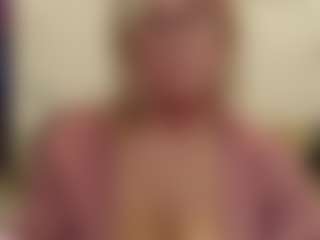 Live cam show with IlariaCetoi - Granny Big Ass on TastyBlacksLive