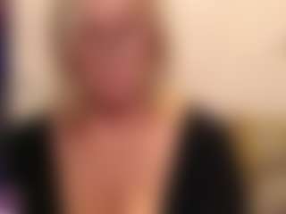 Live cam show with IlariaCetoi - Granny Dildo on Gym Cam Girls