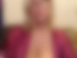 IlariaCetoi MILF webcam performer live streaming
