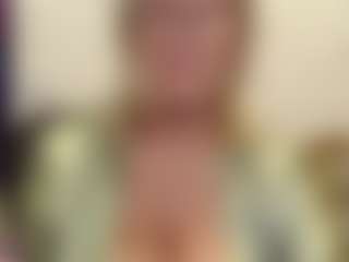 Live cam show with IlariaCetoi - Glasses on crypto-cams