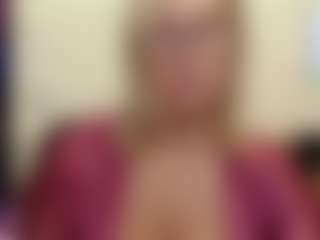 Live cam show with IlariaCetoi - Granny Dildo on Dolls Live